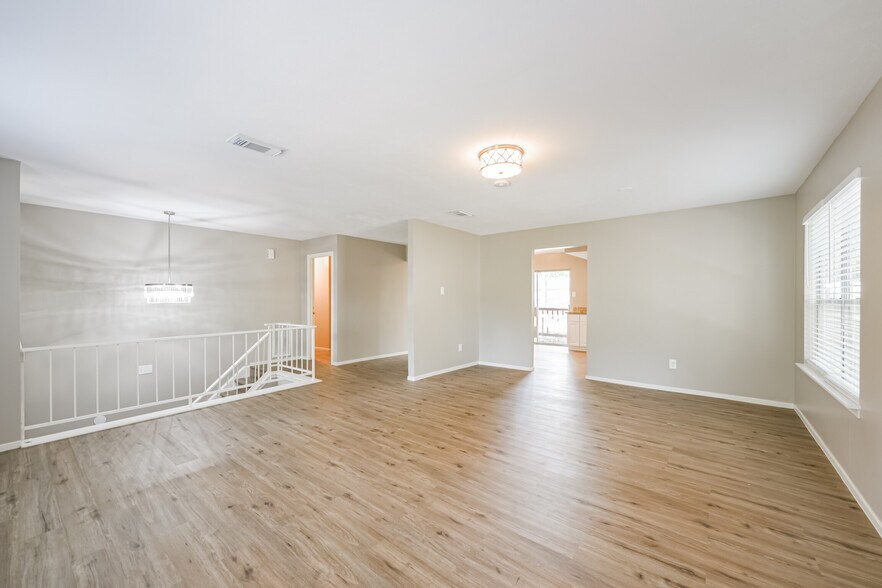 Building Photo - 2051 Oak Shores Dr