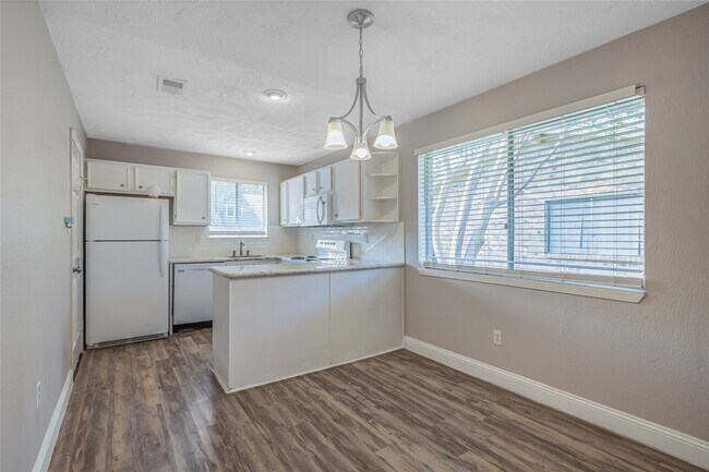 Building Photo - 1522 Ramada Dr