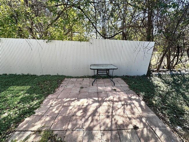 Building Photo - 103 Yucca