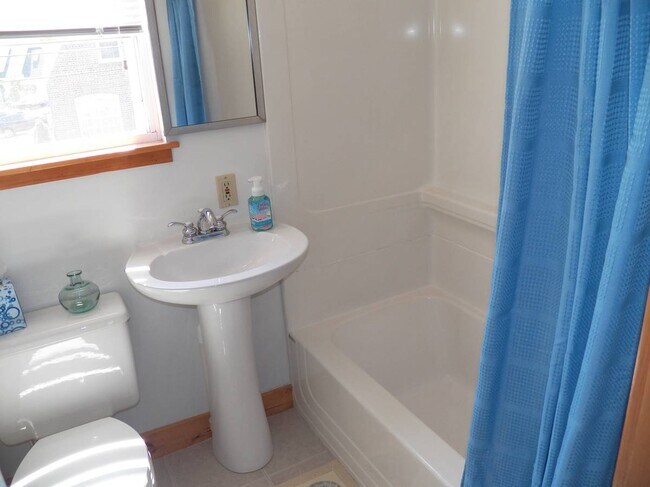 Building Photo - 648 Kearsarge Way