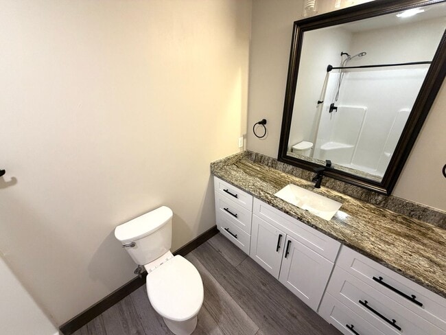 Building Photo - Single Level 3 Bed / 2 bath Home; Pet Friendly, Fenced back yard, Double car Garage