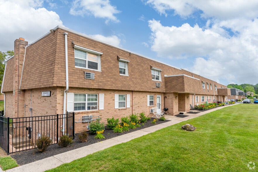 Building Photo - Amity Garden