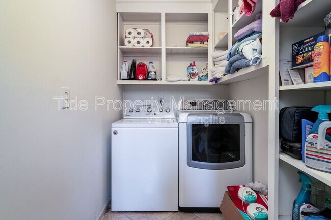 Building Photo - 1206 Ventura Pl