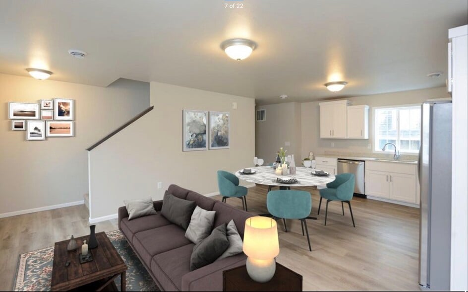 Building Photo - 705 10th Ave N