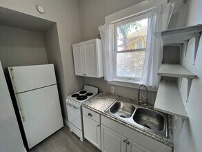 Building Photo - Gorgeous Studio Near The Pearl!