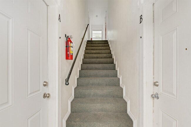 Building Photo - 1514 Broadmoor Dr