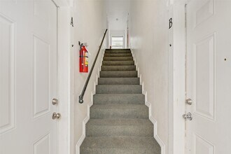 Building Photo - 1522 Broadmoor Dr