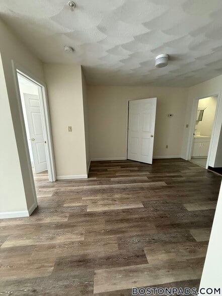 Building Photo - 81 Essex St