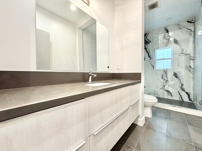 Building Photo - 141 N Swall Dr