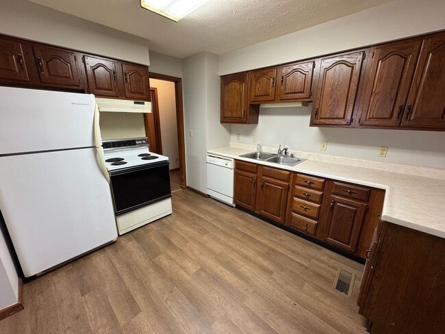 Building Photo - 2 bedroom 1 bath duplex in Lone Oak