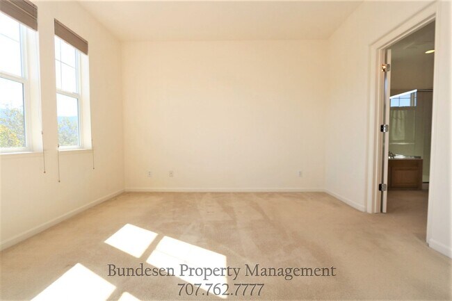 Building Photo - 18 Rowe Ranch Dr