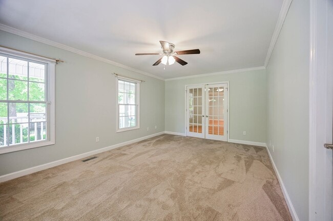 Building Photo - 237 Riverbend Rd