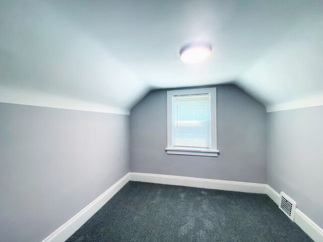 Building Photo - 3 Bed - 1 Bath Cape Cod for Rent in Garfie...