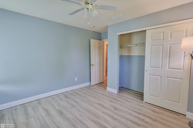 Building Photo - Beautifully maintained, energy-efficient f...