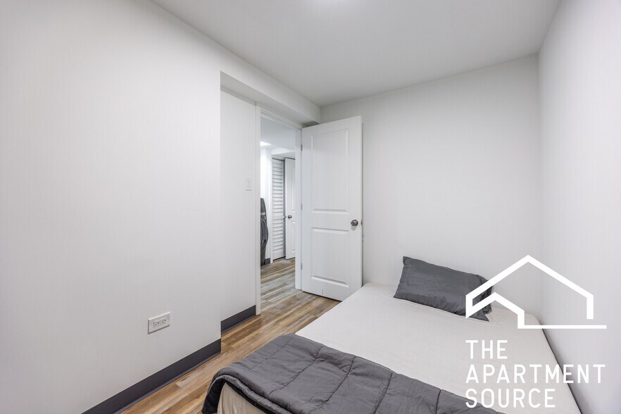 Building Photo - 1634 N Whipple St