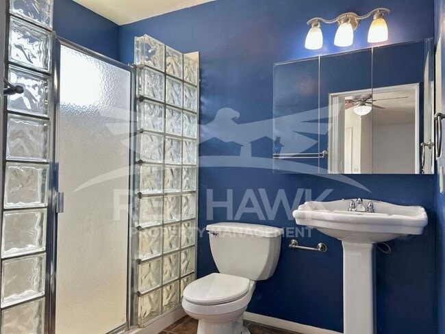 Building Photo - 820 W University Dr