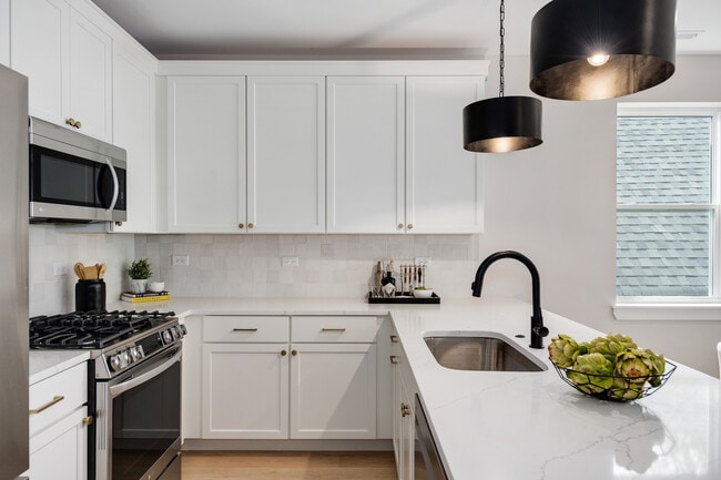 Building Photo - 1631 N Lawndale Ave