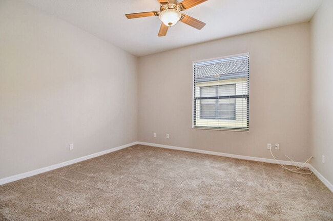 Building Photo - 127 Silver Falls Dr