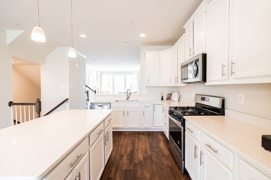 Building Photo - 309 Spring Bank Way