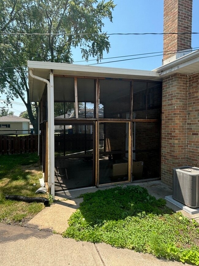 Building Photo - 504 E Butterfield Rd