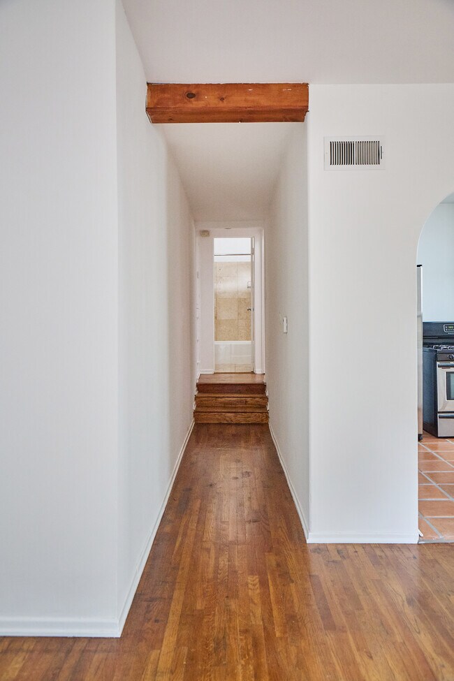 Building Photo - 6148 Glen Holly St
