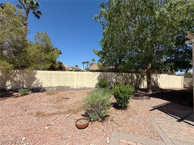 Building Photo - 301 Jacaranda Arbor St