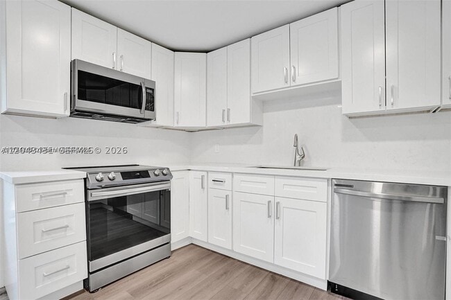 Building Photo - 630 NE 52nd St