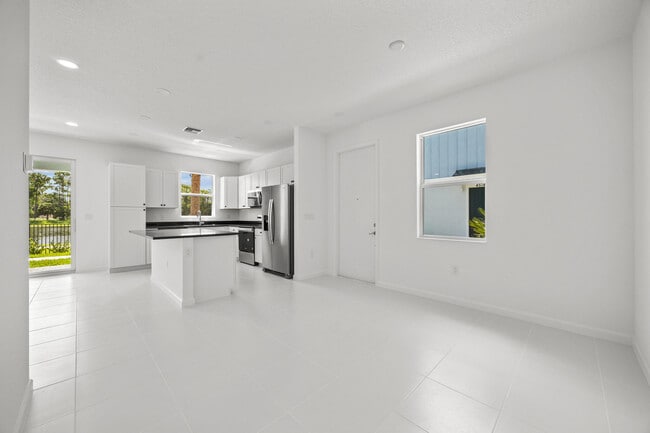 Building Photo - 4520 Longwood Lk Sq