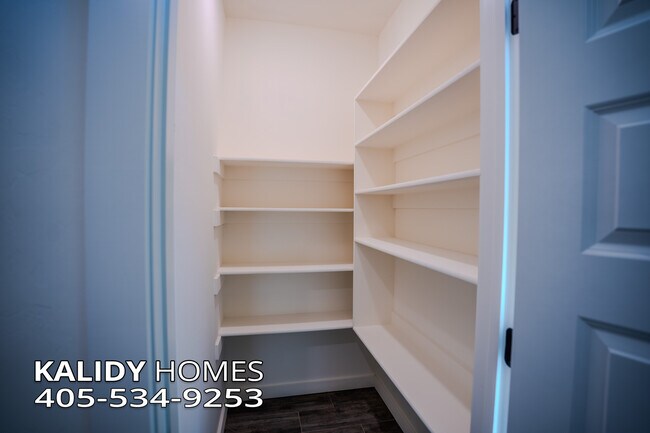 Building Photo - 2103 Kalidy Dr