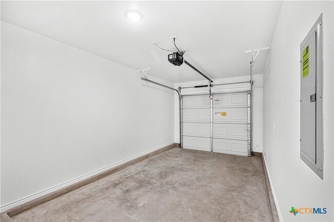 Building Photo - 1214 Concord Dr