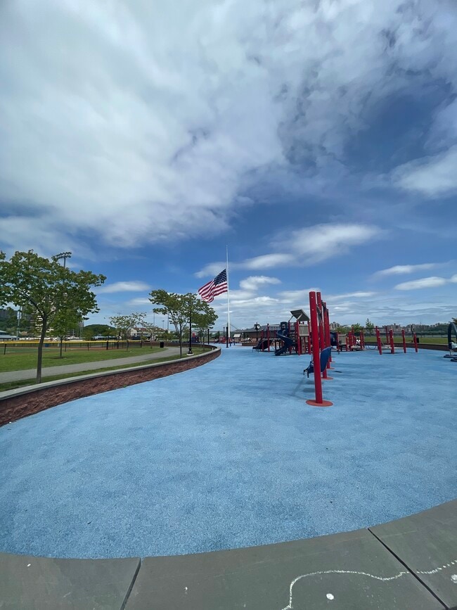 Building Photo - 1111 River Rd