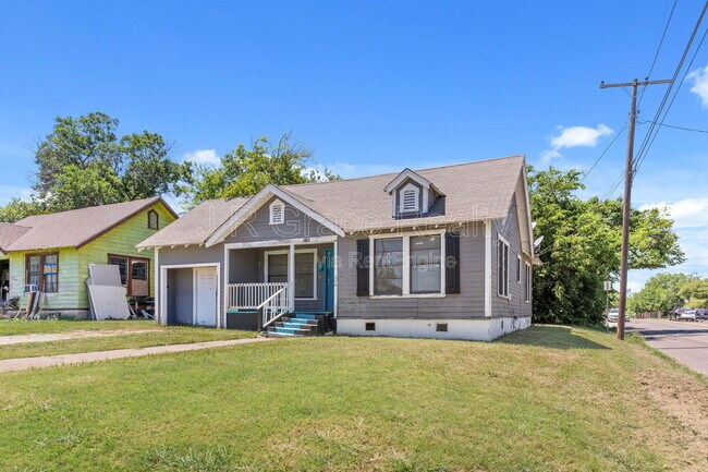 Building Photo - 1801 Reuter Ave