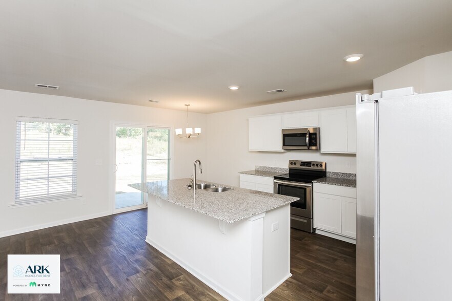 Building Photo - 1307 Lakeshore Dr