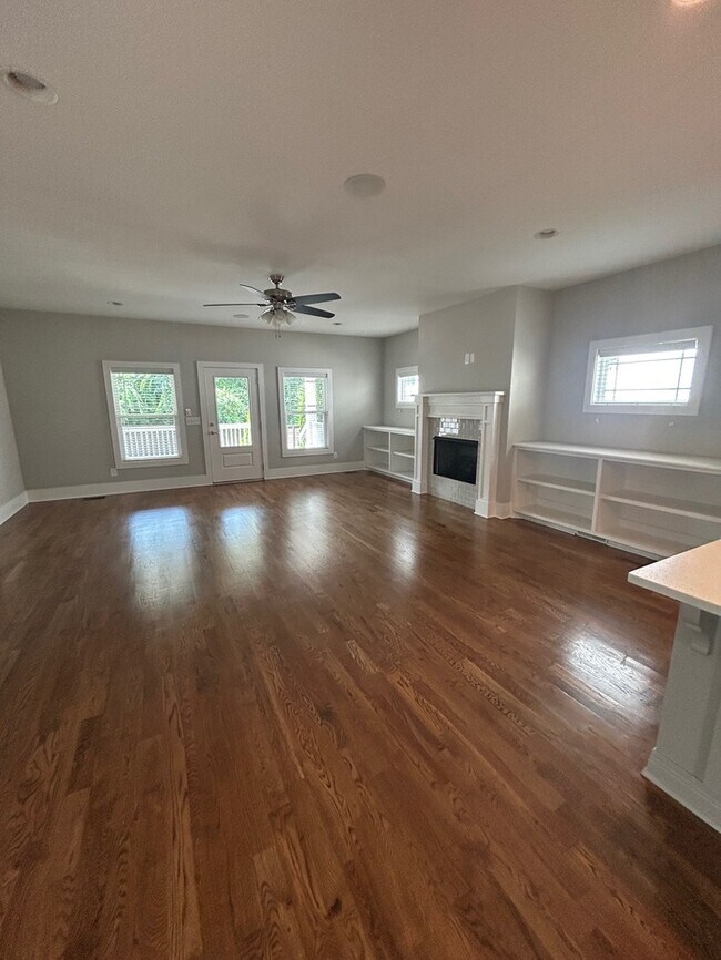 Building Photo - Stunning Home in Melrose 12 South Area...D...
