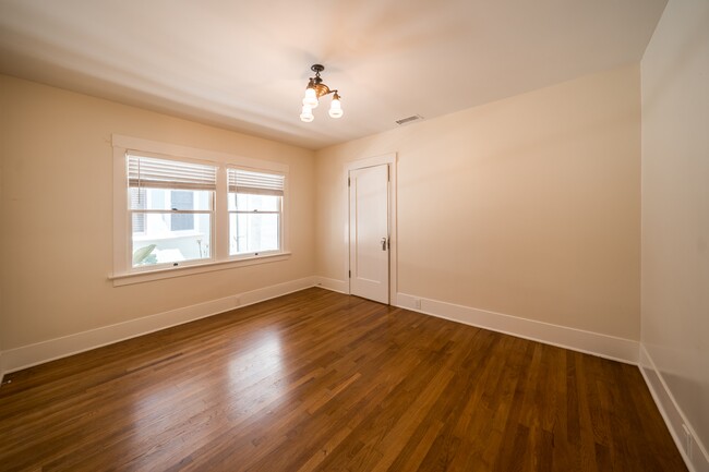 Building Photo - 3924 Alameda Pl