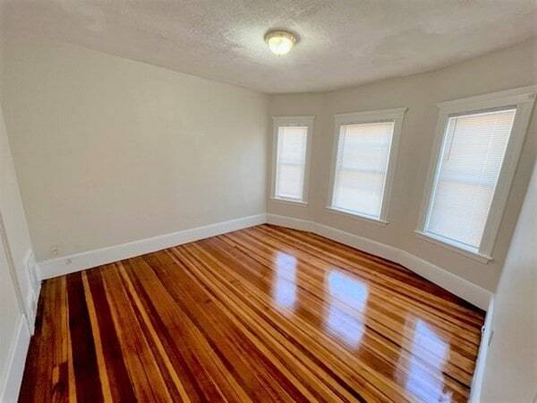 Building Photo - 109 Capen St