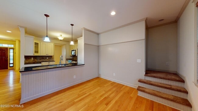 Building Photo - 45 Old Hunt Rd