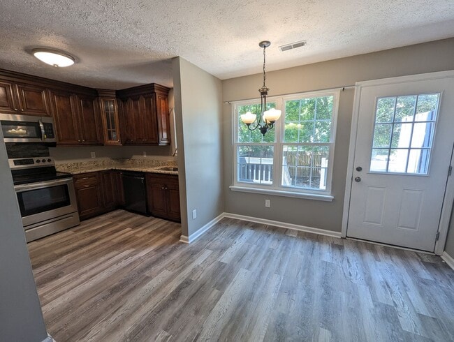 Building Photo - 1615 Skiffes Creek Cir