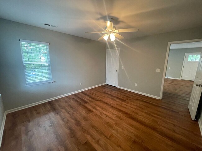 Building Photo - Special $500 Security Deposit, 1/2 off a m...