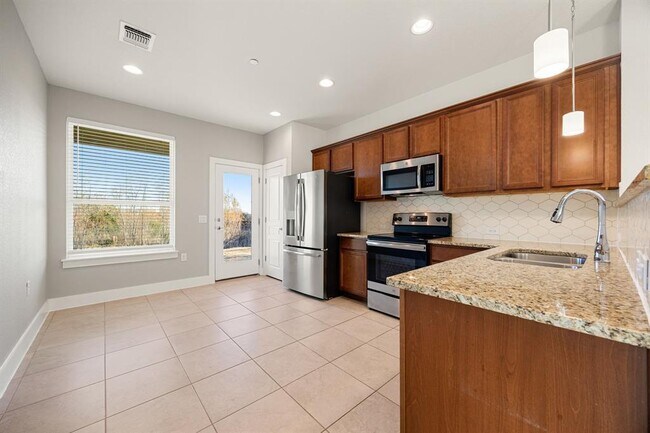 Building Photo - 1501 Roseburg Dr