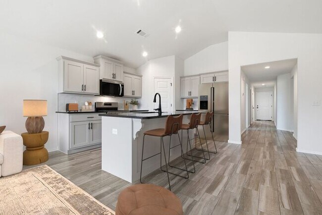 Building Photo - 4 Bedroom Home in Owasso – Open Floor Plan + Modern Finishes