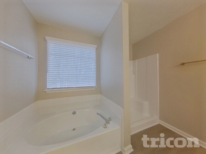 Building Photo - 2255 Hamilton Parc Ln