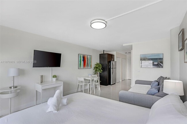 Building Photo - 7904 West Dr