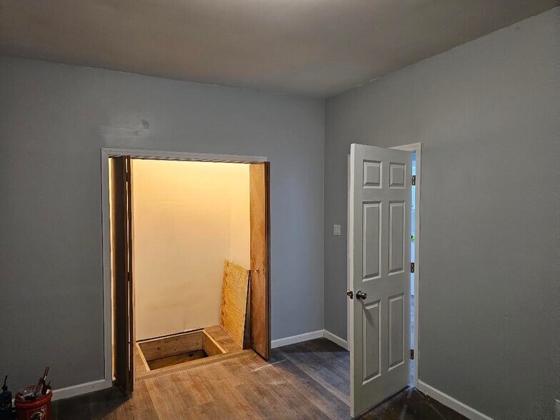 Building Photo - 711 N Ohio Ave