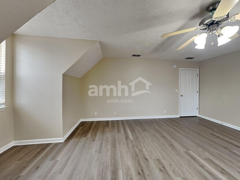 Building Photo - 1176 Saint Andrews Dr