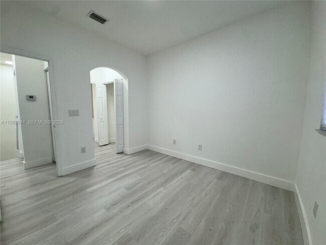 Building Photo - 4911 Spinnaker Dr