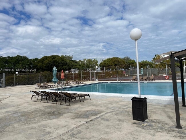 Building Photo - 470 Executive Center Dr