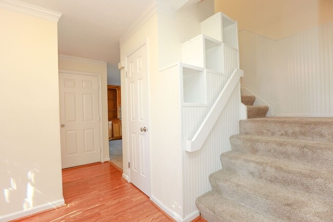 Building Photo - Spacious 4BR Home with a Fenced Yard & Jetted Tub