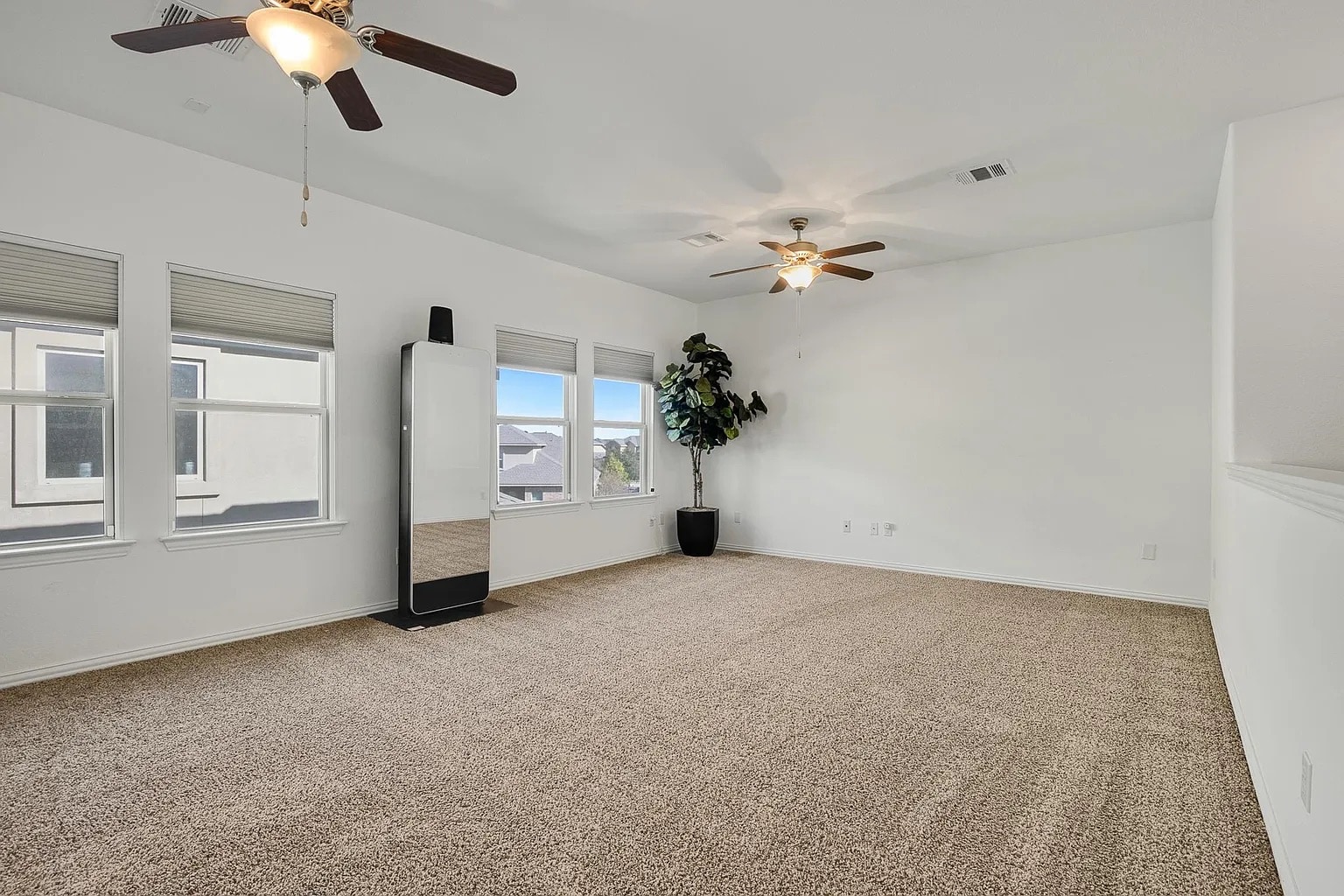 Building Photo - Room in House on Rancho Verde Dr