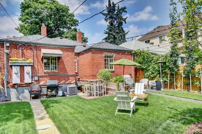 Building Photo - Gorgeous duplex near Cherry Creek!